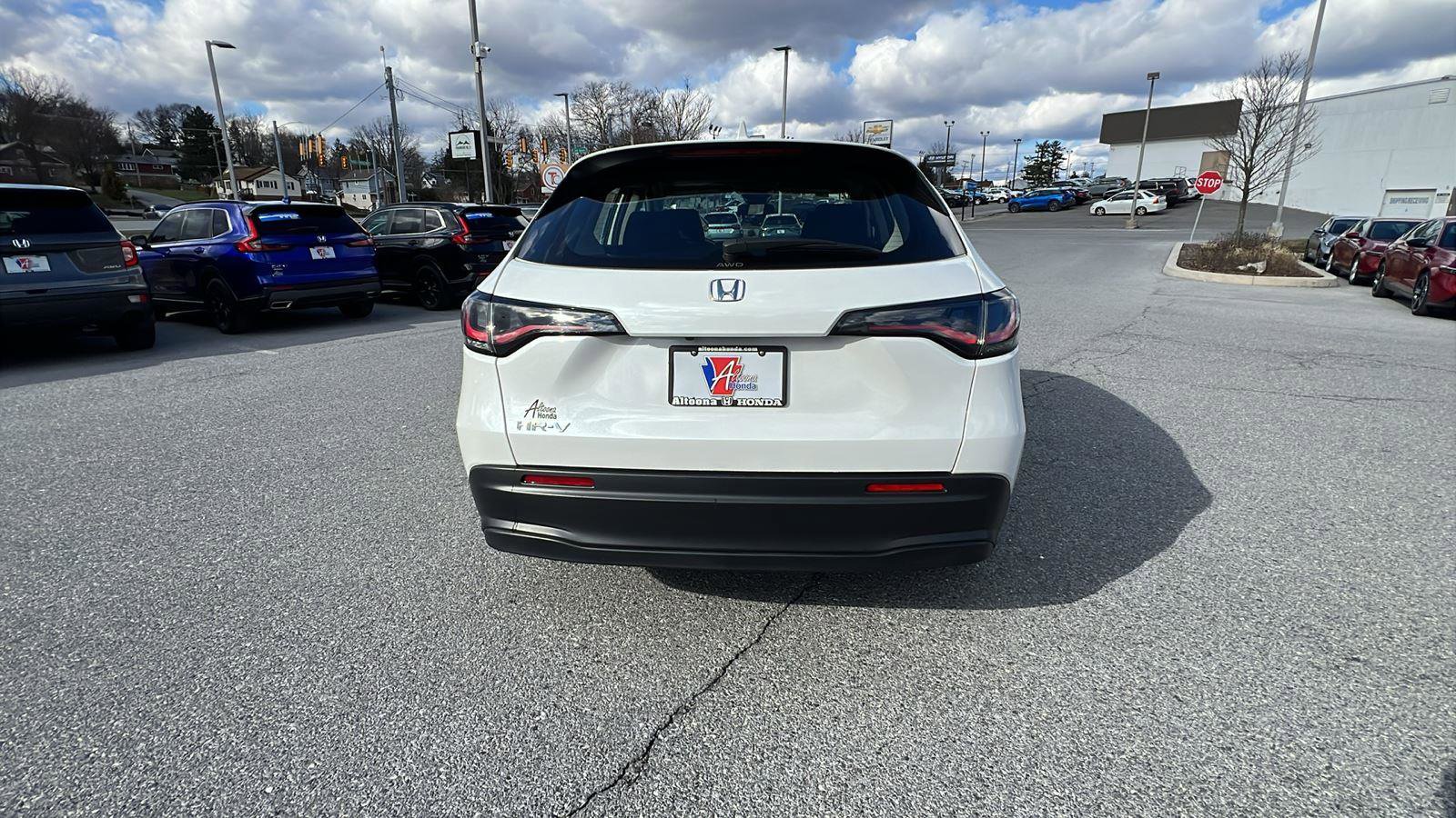 Certified 2025 Honda HR-V LX image 5