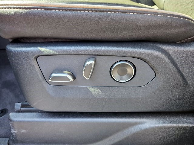 Certified 2026 Cadillac Escalade Luxury AWD/4WD image 6