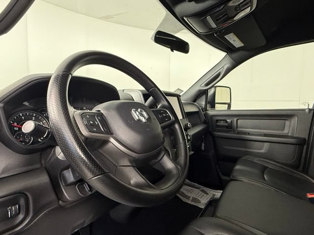 Used 2024 RAM 2500 Tradesman w/ Chrome Appearance Group AWD/4WD image 12
