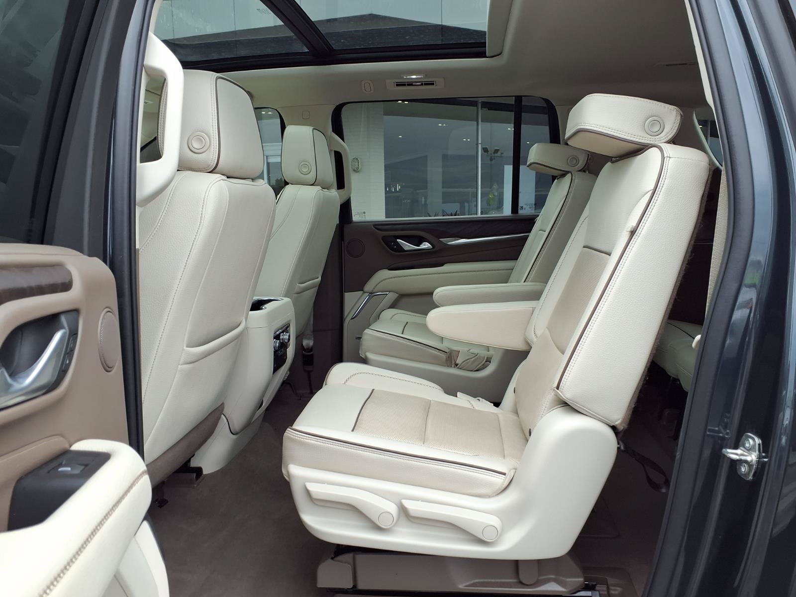 Used 2022 GMC Yukon XL Denali AWD/4WD image 24