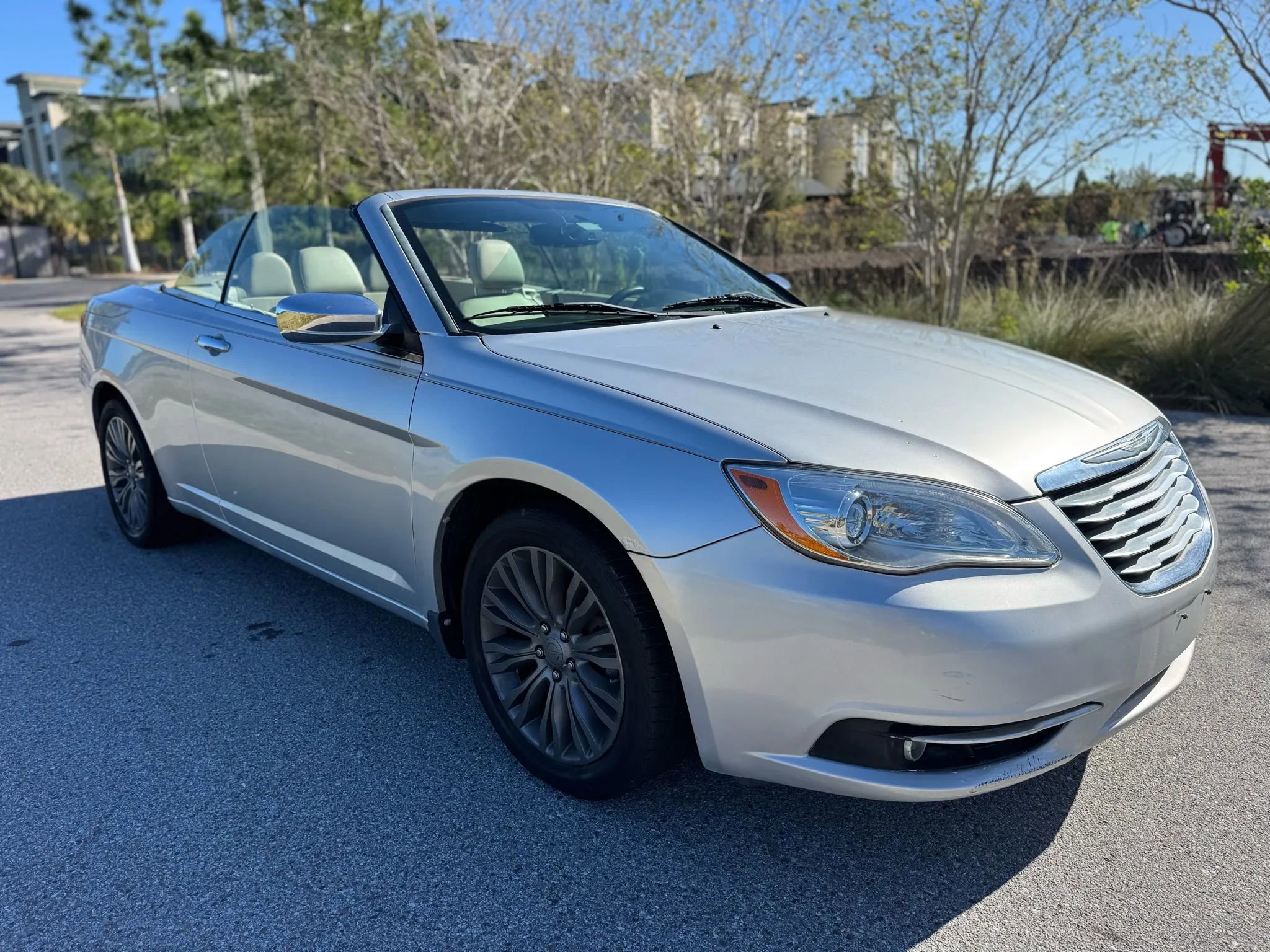 Used 2011 Chrysler 200 Limited image 2