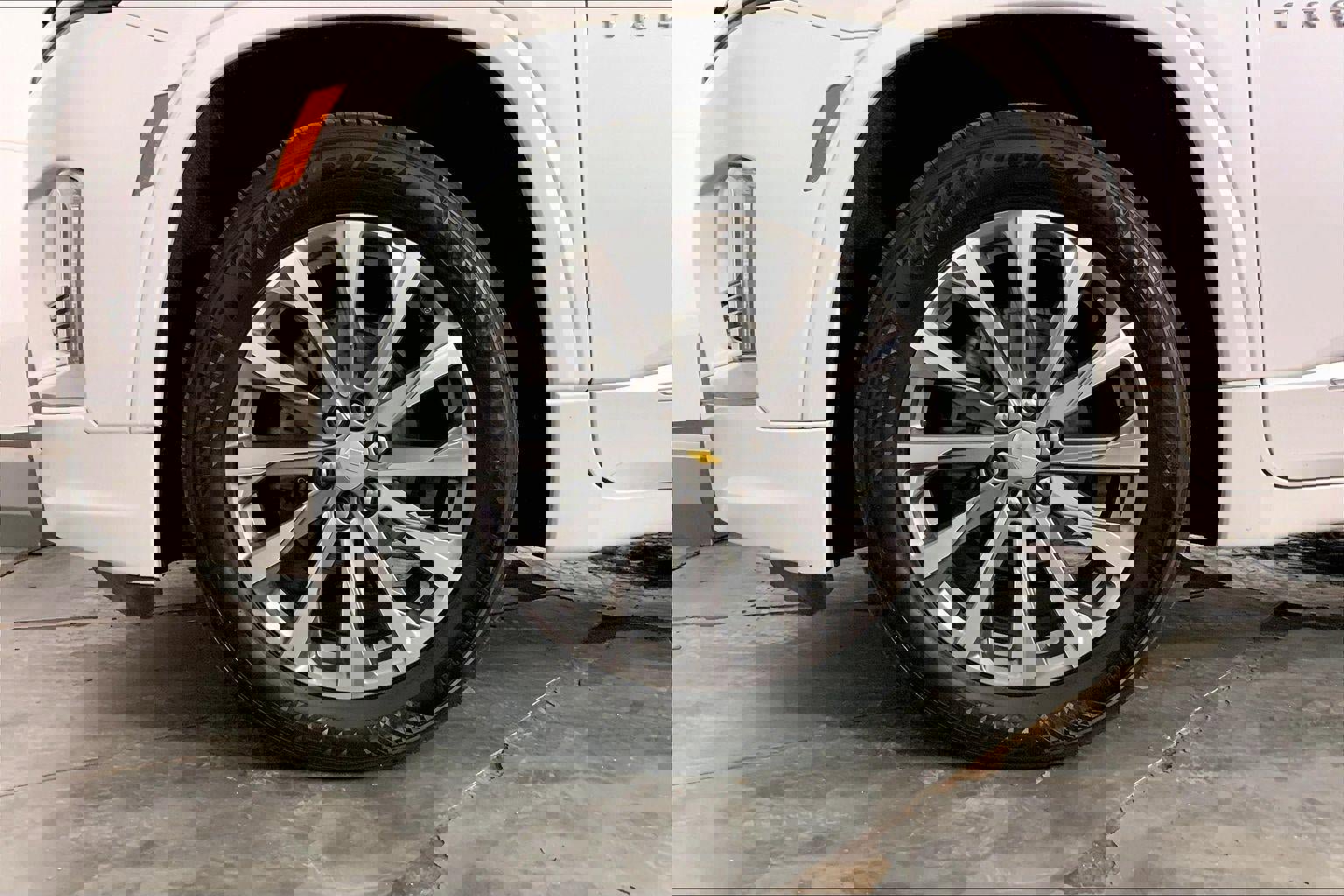 Used 2023 Chevrolet Traverse Premier image 9