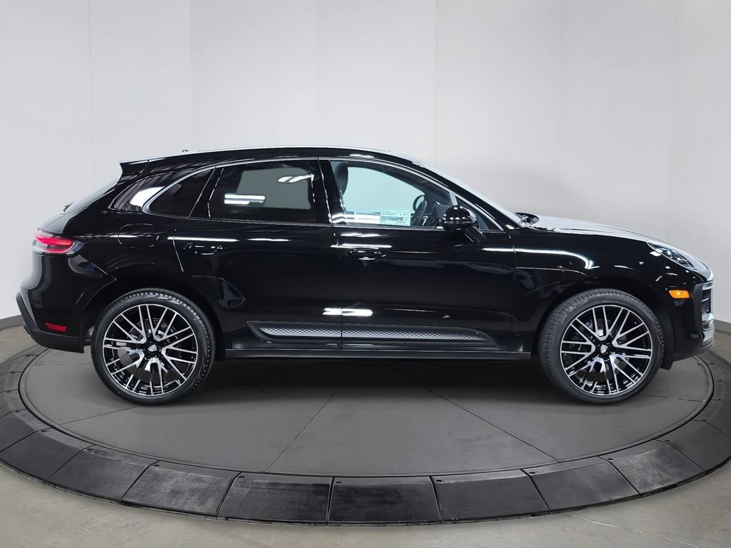Certified 2026 Porsche Macan AWD/4WD image 8