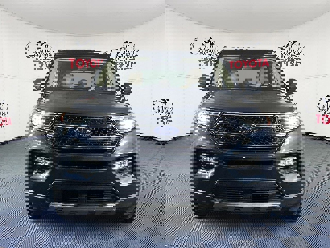 Used 2022 Ford Explorer XLT w/ Equipment Group 202A image 3