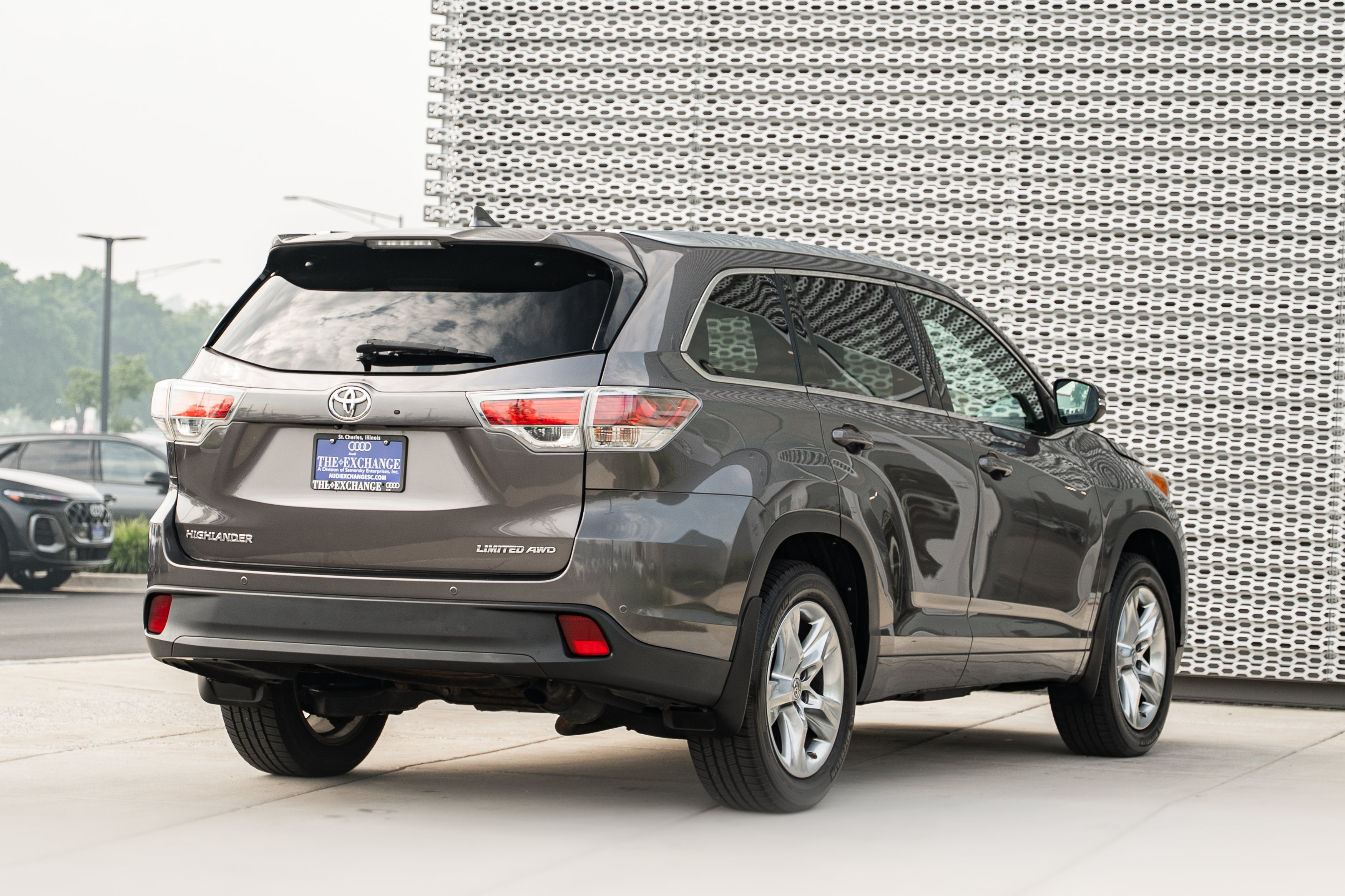 Used 2015 Toyota Highlander Limited Platinum AWD/4WD image 4