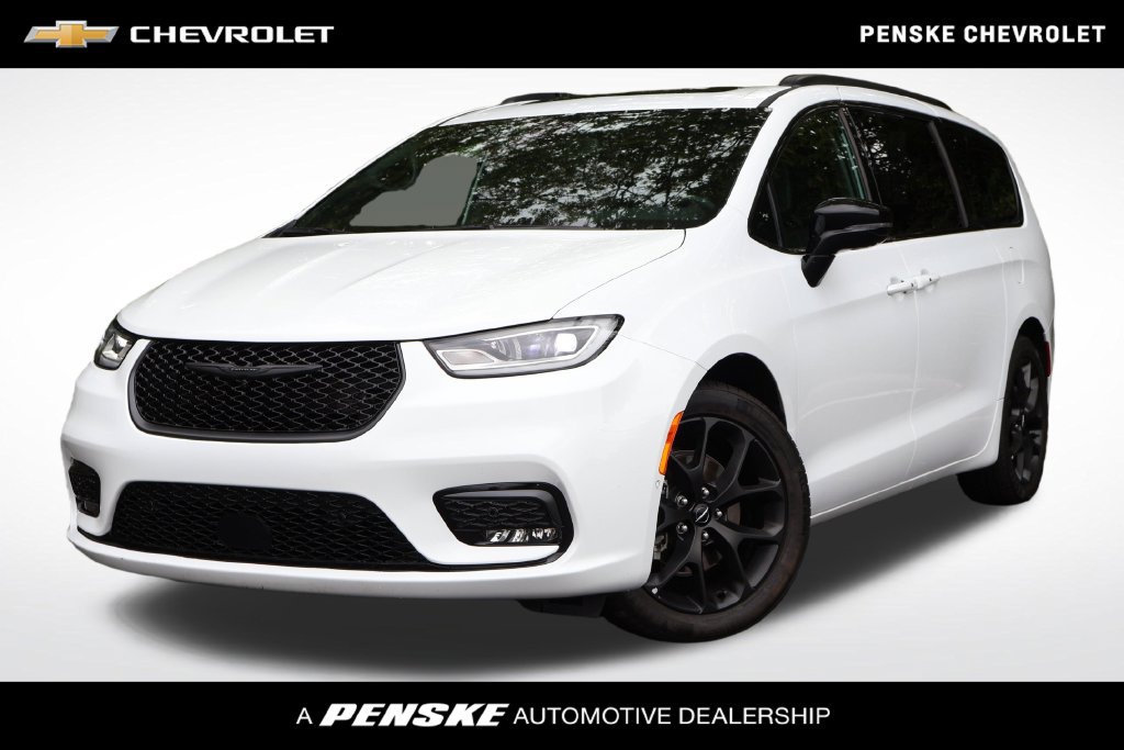 Used 2024 Chrysler Pacifica Limited w/ S Appearance Package