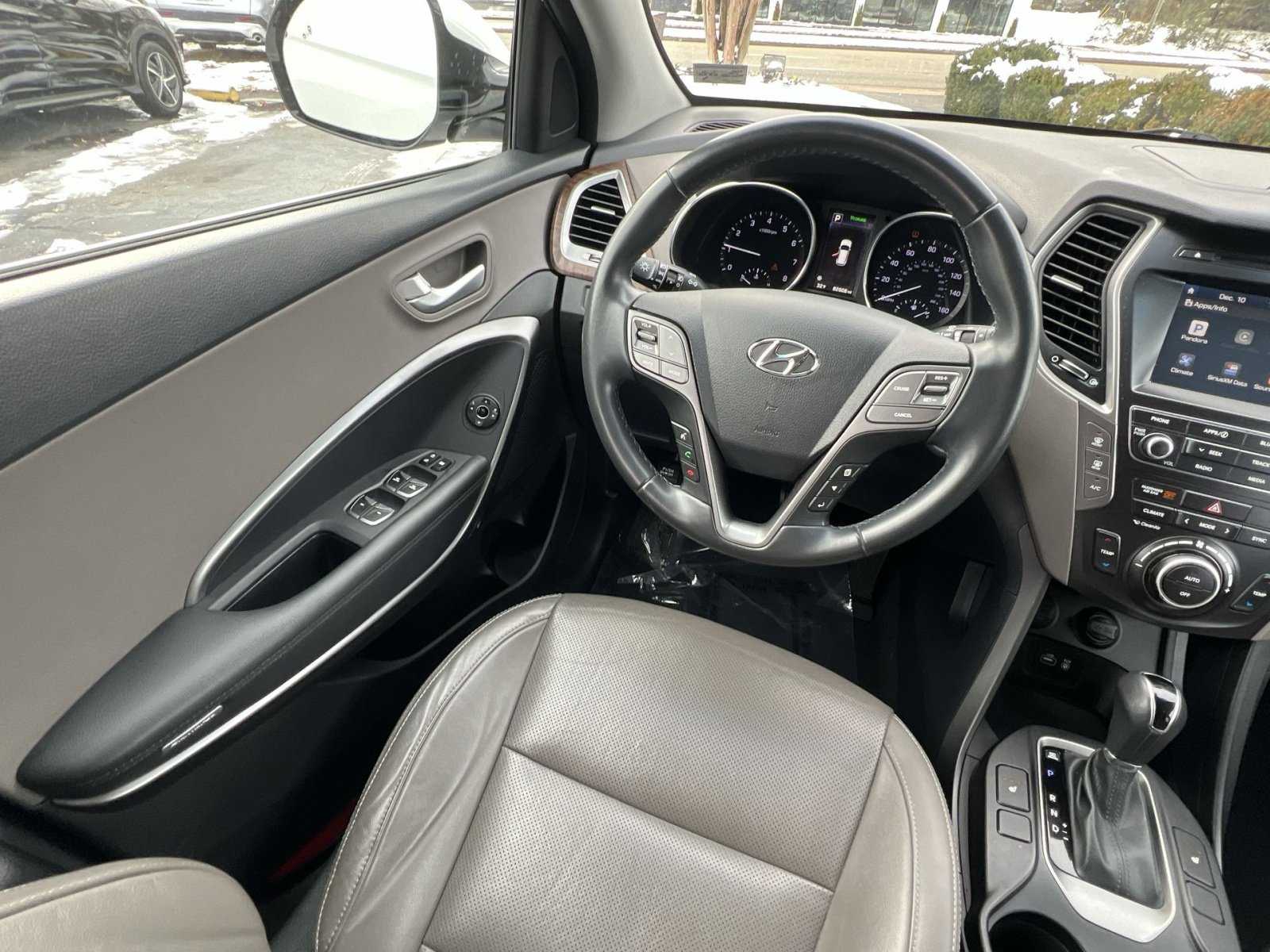 Used 2017 Hyundai Santa Fe Limited image 4