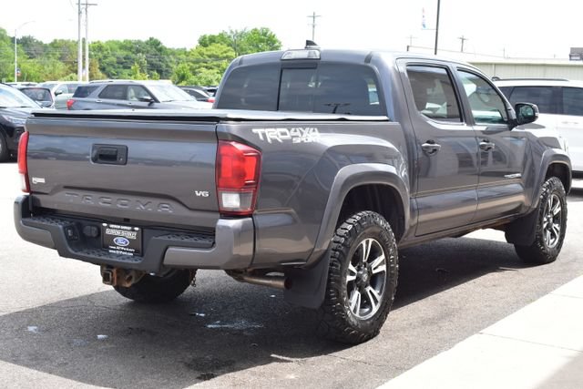 Used 2018 Toyota Tacoma SR5 AWD/4WD image 12