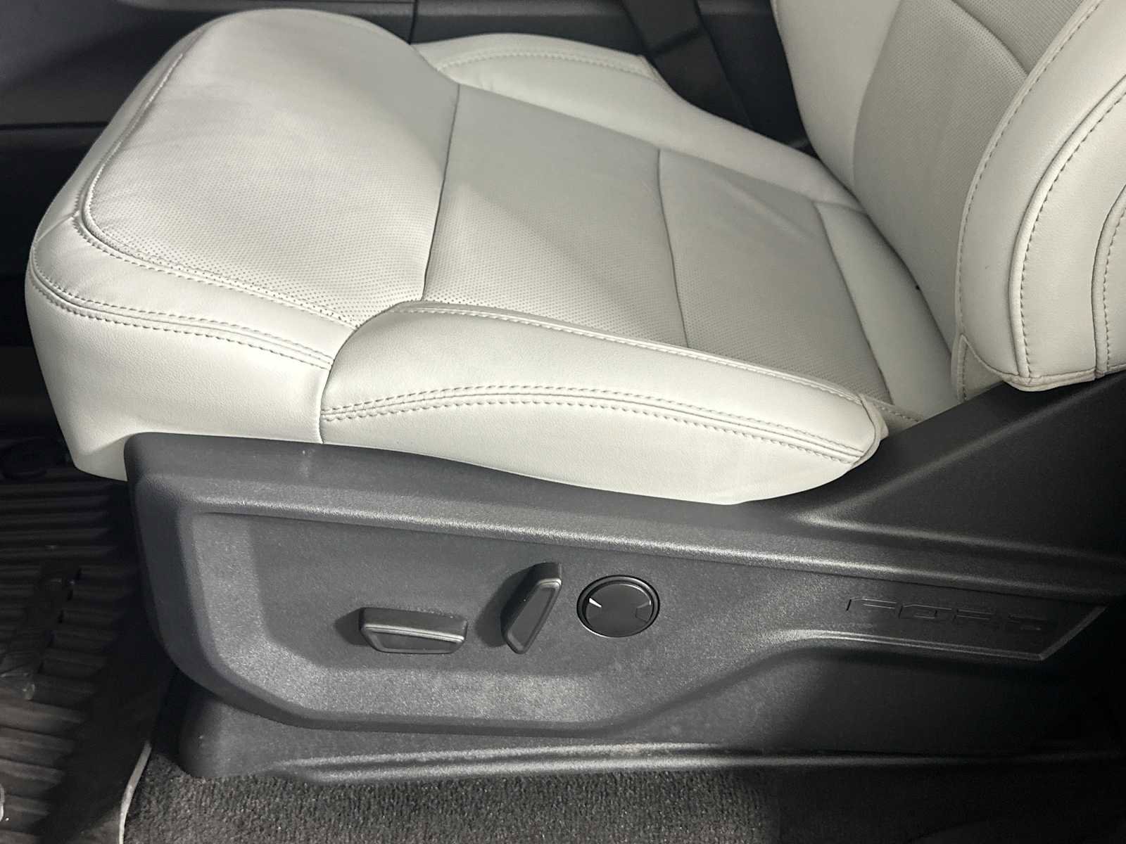 Used 2025 Ford Expedition Max Platinum AWD/4WD image 8