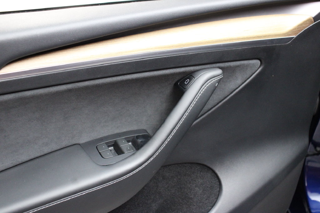 Used 2024 Tesla Model Y 2WD image 13