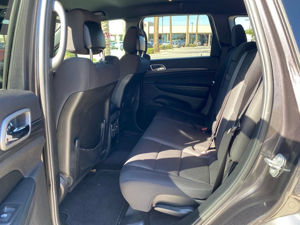 Used 2019 Jeep Grand Cherokee Laredo w/ 18" Wheel & 8.4" Radio Group RWD image 7