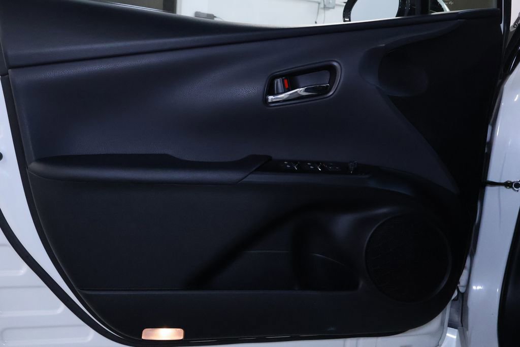 Used 2018 Toyota Prius Prime Premium image 12