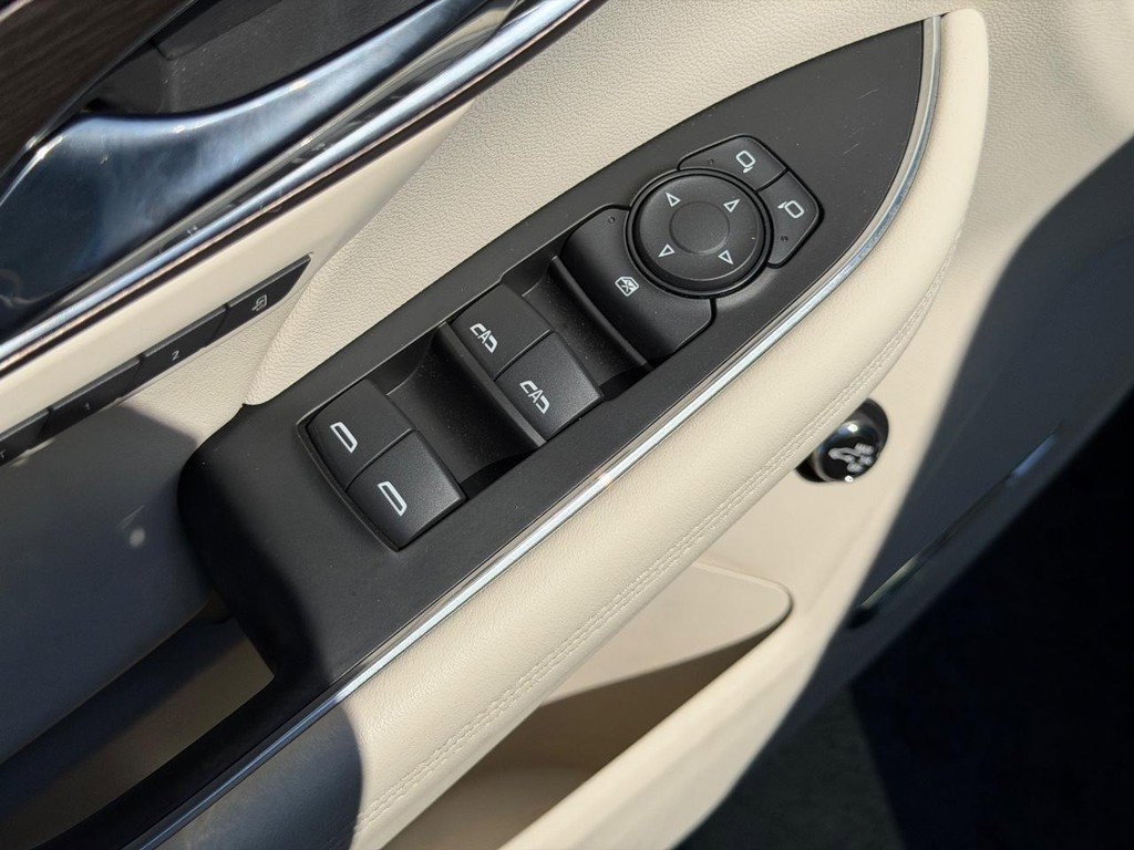 Used 2023 Buick Envision Avenir image 16