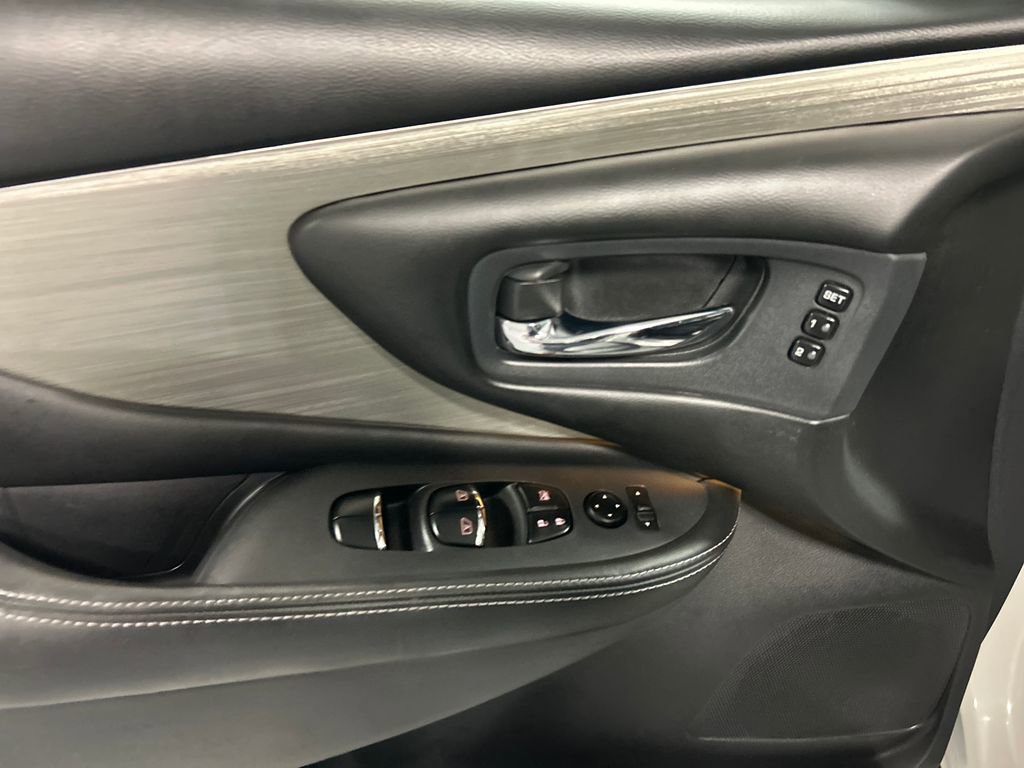 Used 2018 Nissan Murano SL w/ Moonroof Package AWD/4WD image 12