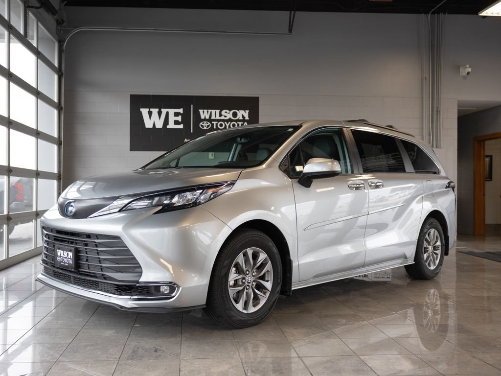 Certified 2024 Toyota Sienna XLE w/ XLE Plus Package FWD image 2