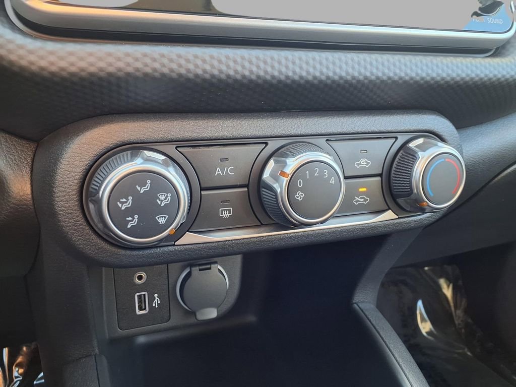 Certified 2025 Nissan Kicks Play S image 9