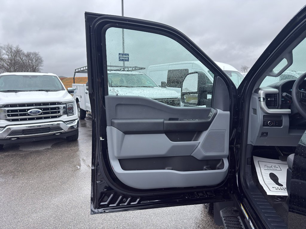 New 2026 Ford F450 XL w/ XL Chrome Package image 17