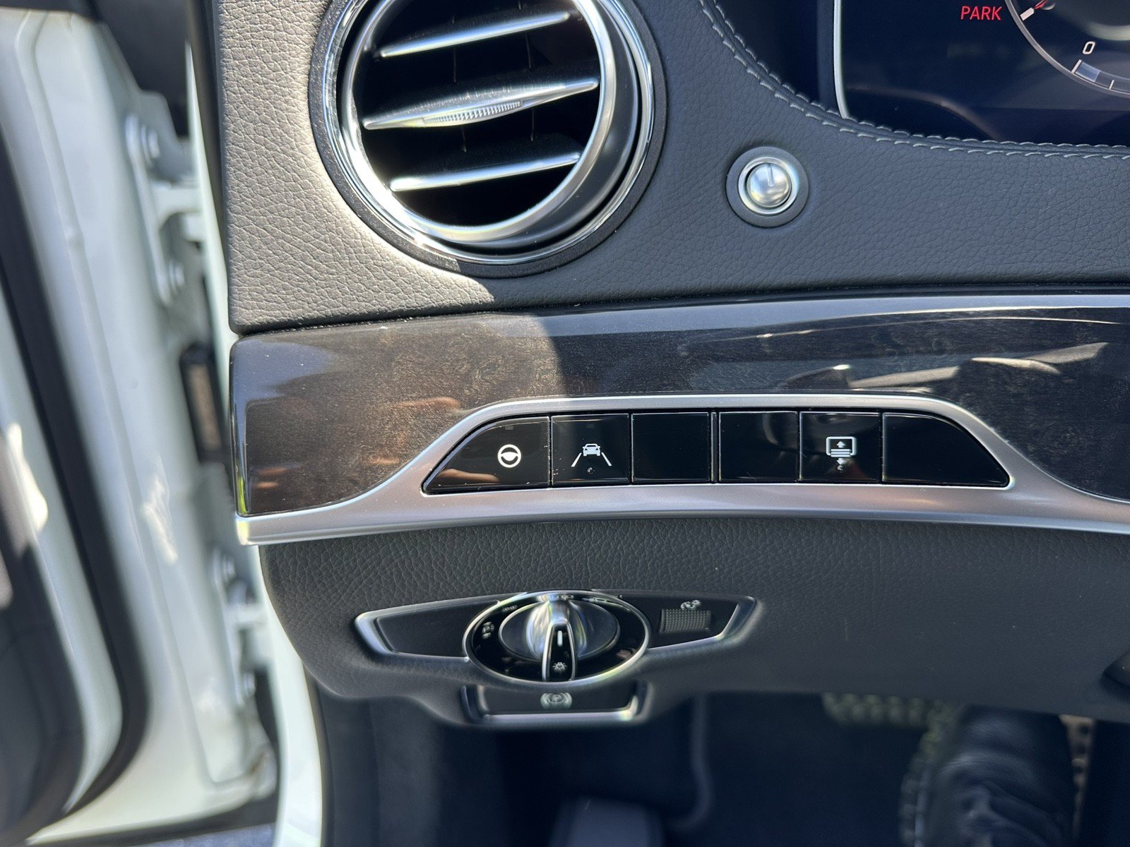 Used 2020 Mercedes-Benz S 560 4MATIC Sedan w/ AMG Line Exterior image 26