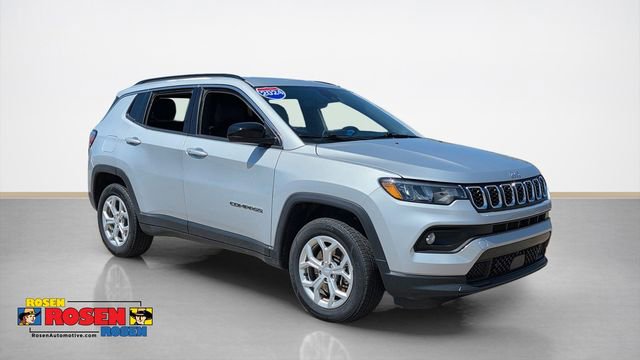 Used 2024 Jeep Compass Latitude AWD/4WD image 1