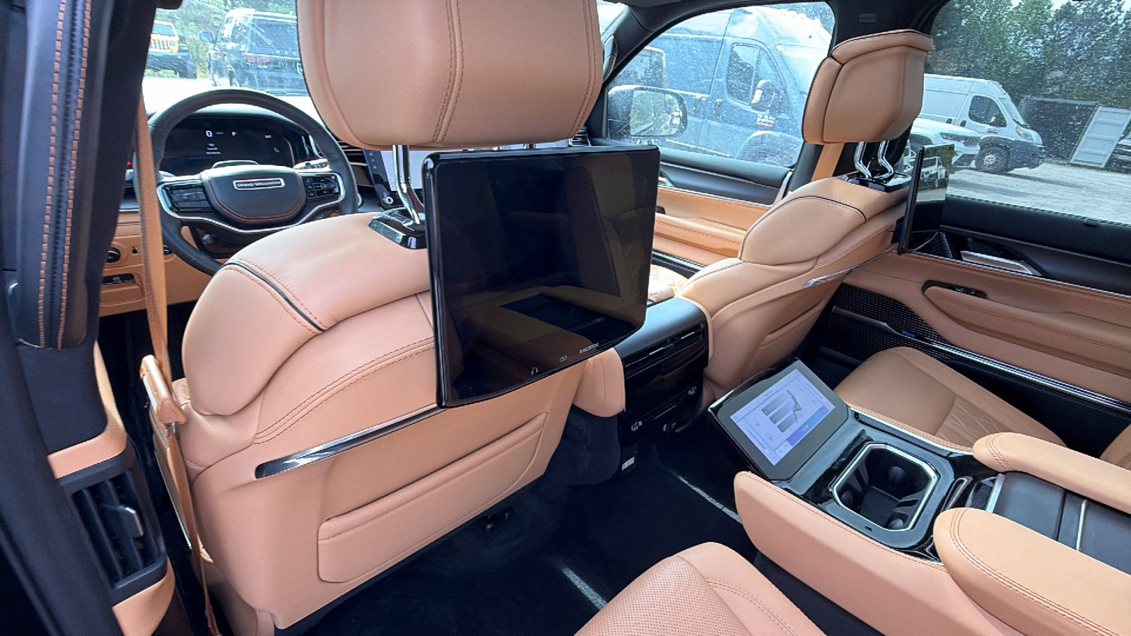 Used 2025 Jeep Grand Wagoneer Series III w/ Rear Seat Video Group 1 AWD/4WD image 27