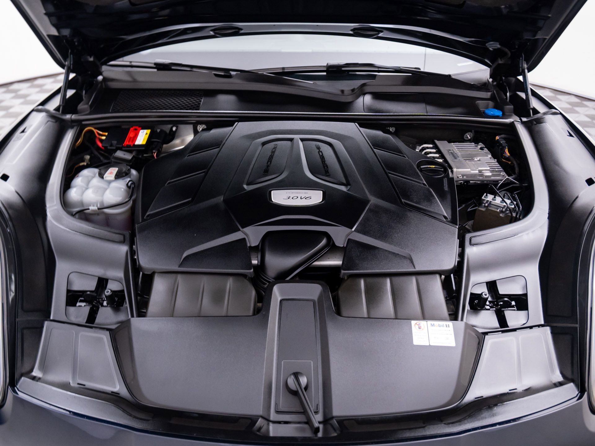 Certified 2021 Porsche Cayenne image 31