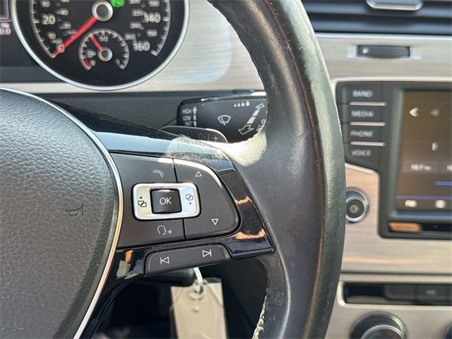 Used 2017 Volkswagen Golf S image 18