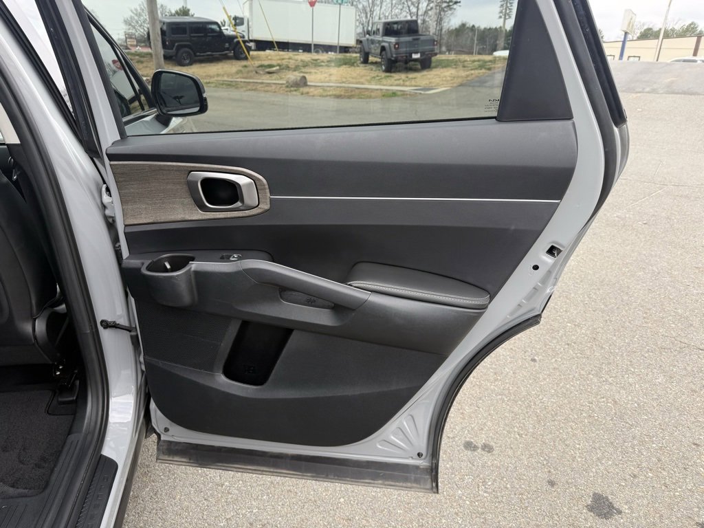 Used 2023 Kia Sorento EX image 33