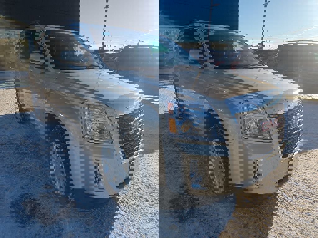 Used 2010 GMC Terrain SLE image 3