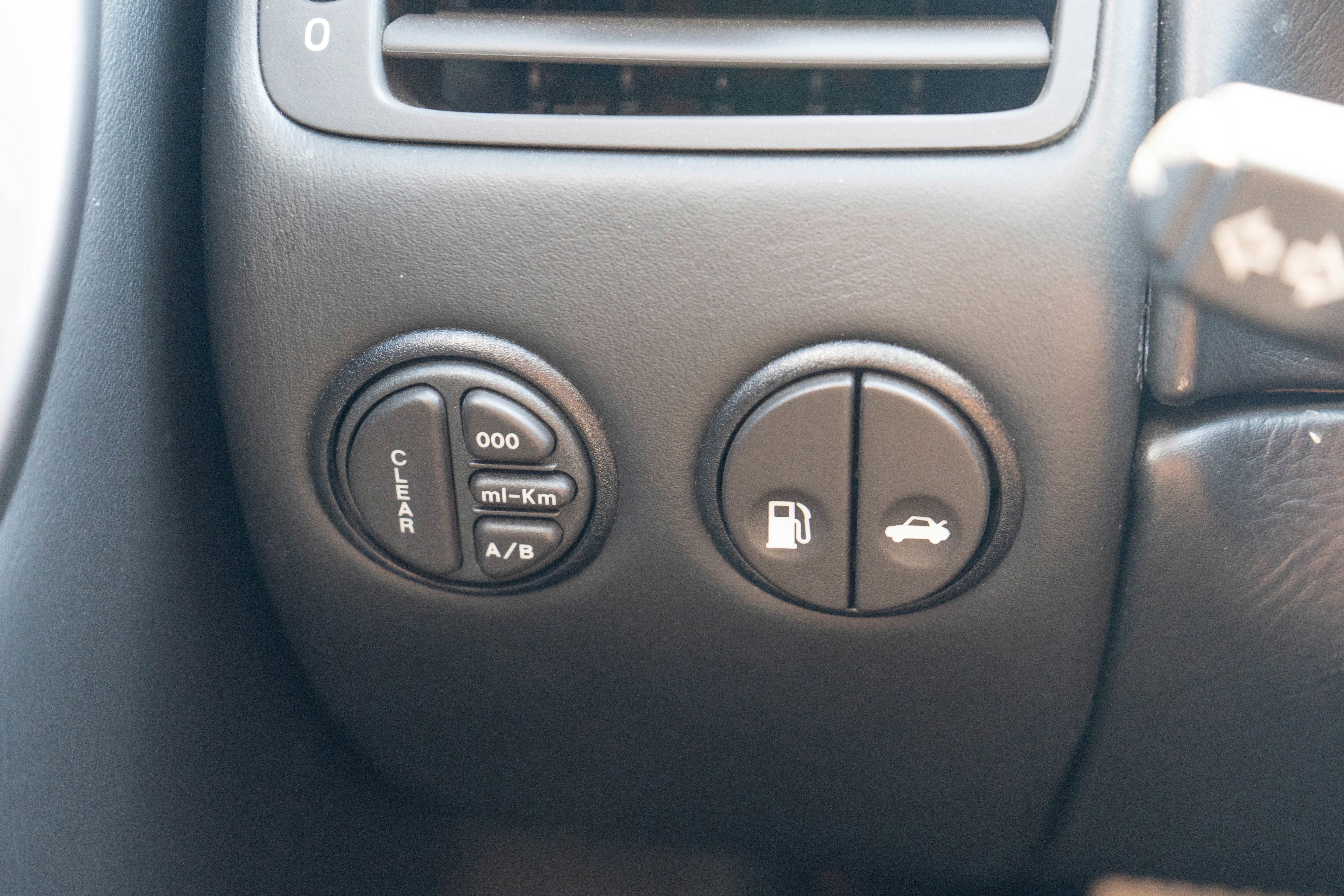 Used 2002 Aston Martin Vanquish image 18