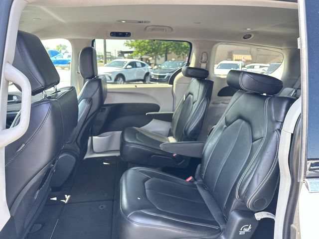 Used 2024 Chrysler Pacifica Touring-L FWD image 11