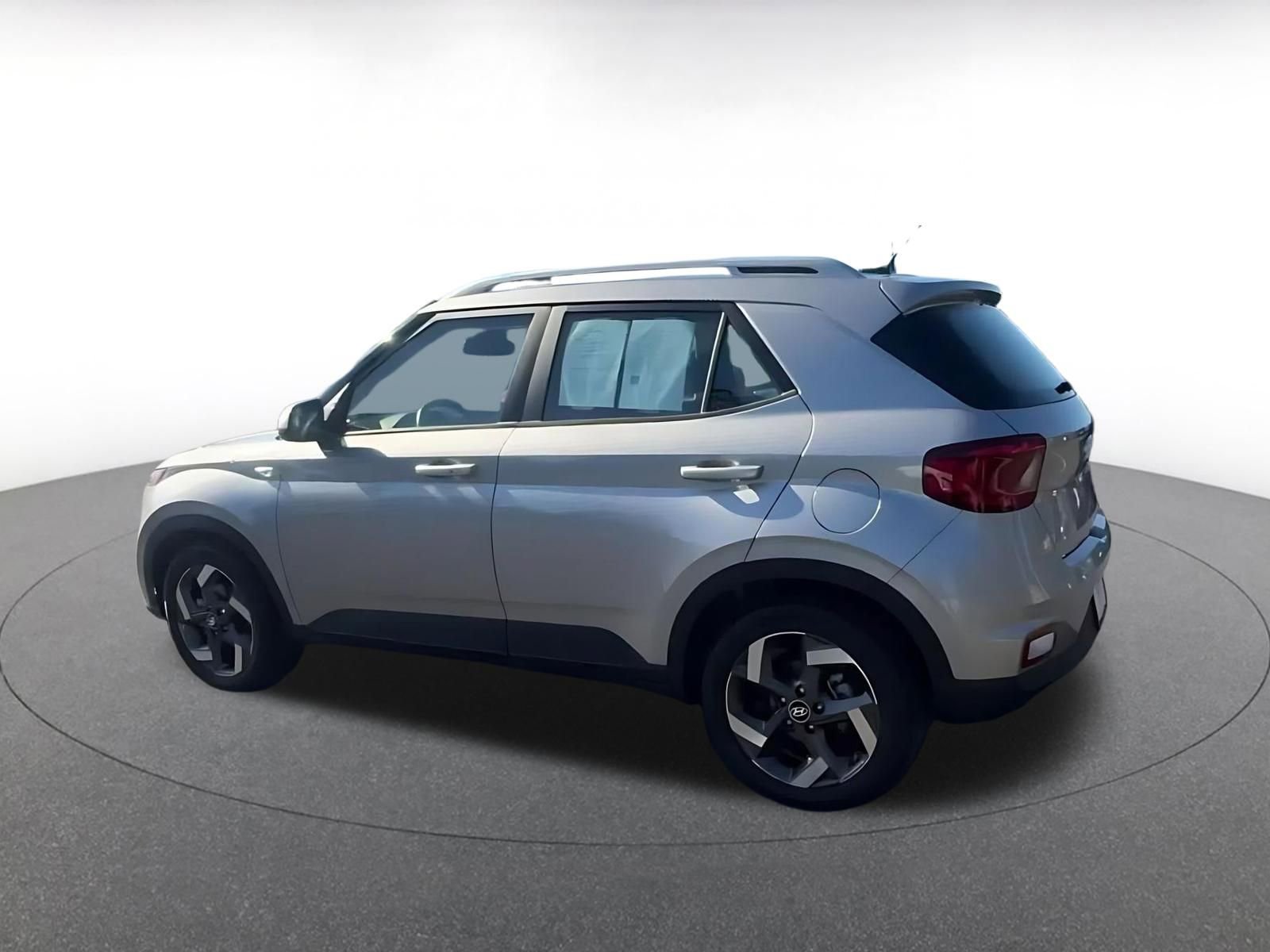 Used 2025 Hyundai Venue SEL image 10