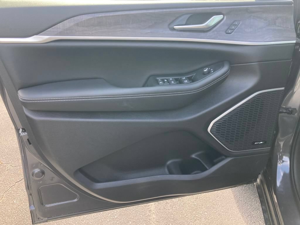 New 2024 Jeep Grand Cherokee Limited 4xe w/ Luxury Tech Group II AWD/4WD image 10