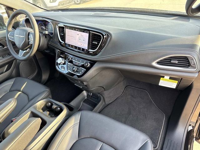 New 2026 Chrysler Pacifica Select FWD image 16