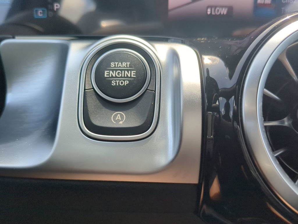 New 2024 Mercedes-Benz GLB 35 AMG 4MATIC image 16