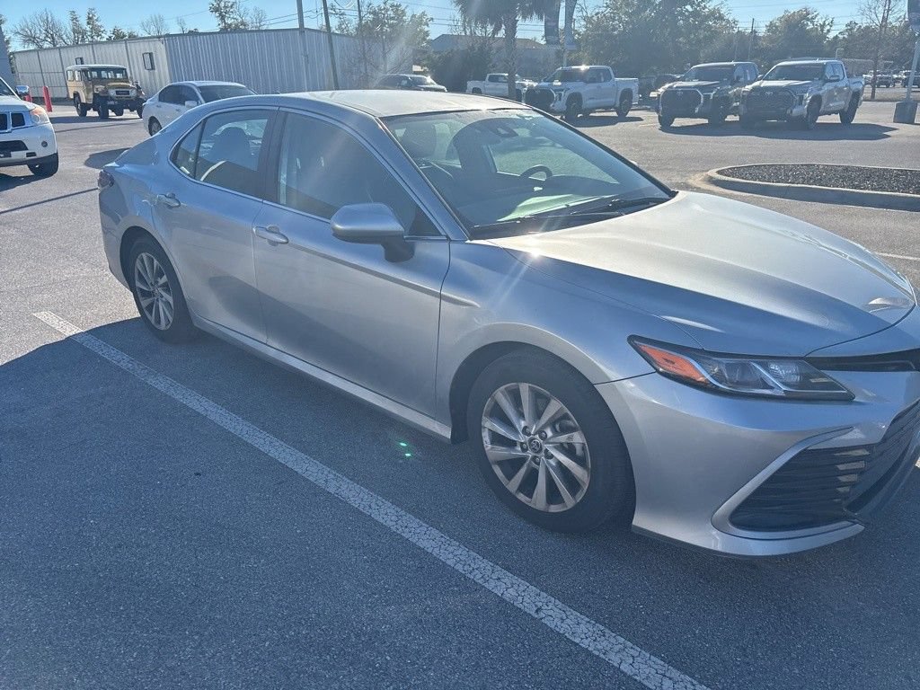 Used 2022 Toyota Camry LE FWD image 12
