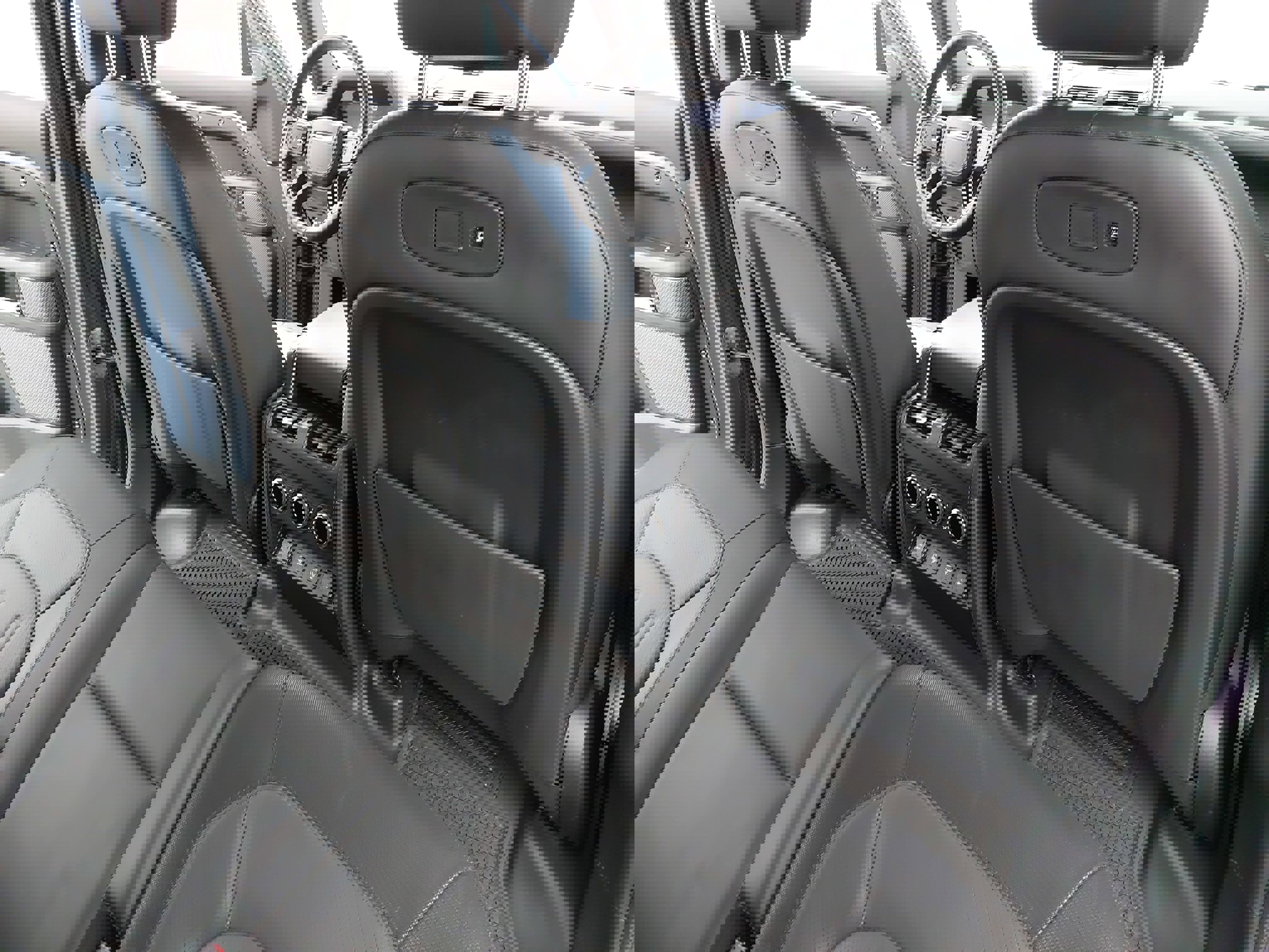 Used 2021 Land Rover Defender 110 X-Dynamic HSE image 13