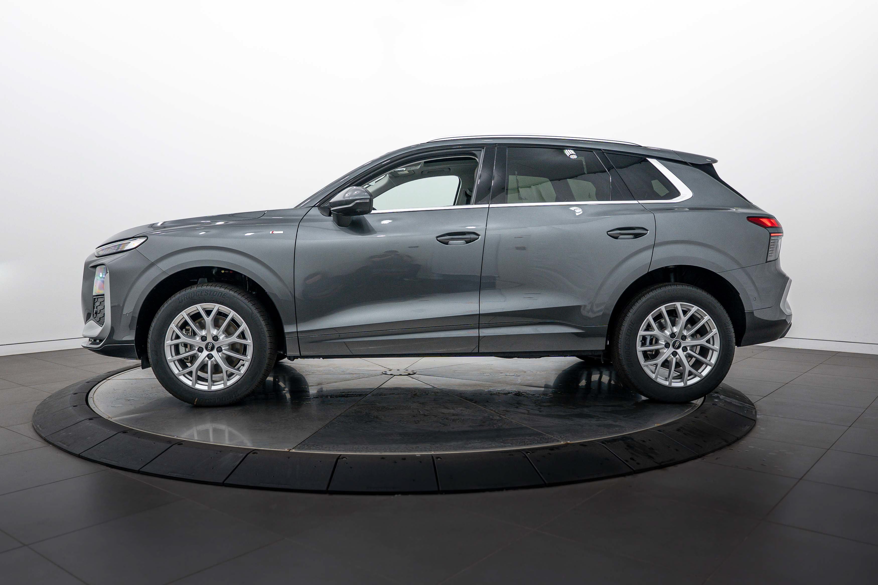 New 2026 Audi Q3 quattro 2.0T AWD/4WD image 7