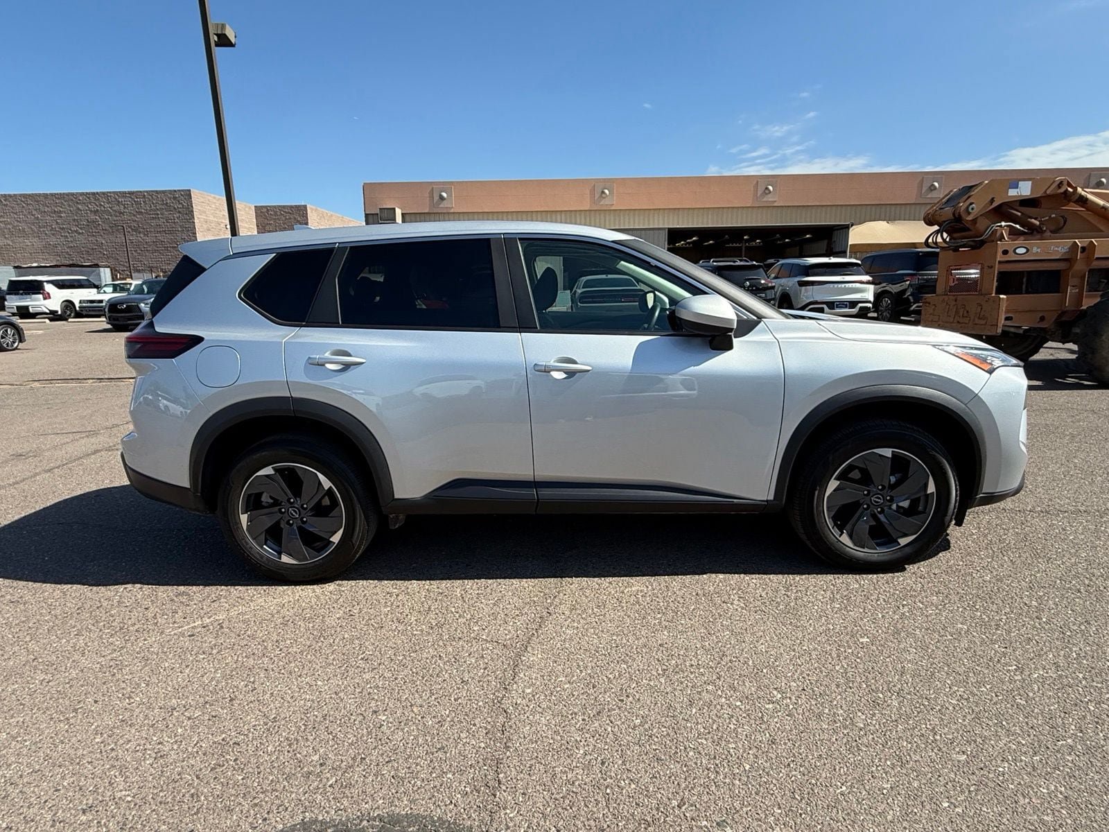Certified 2025 Nissan Rogue SV FWD image 3