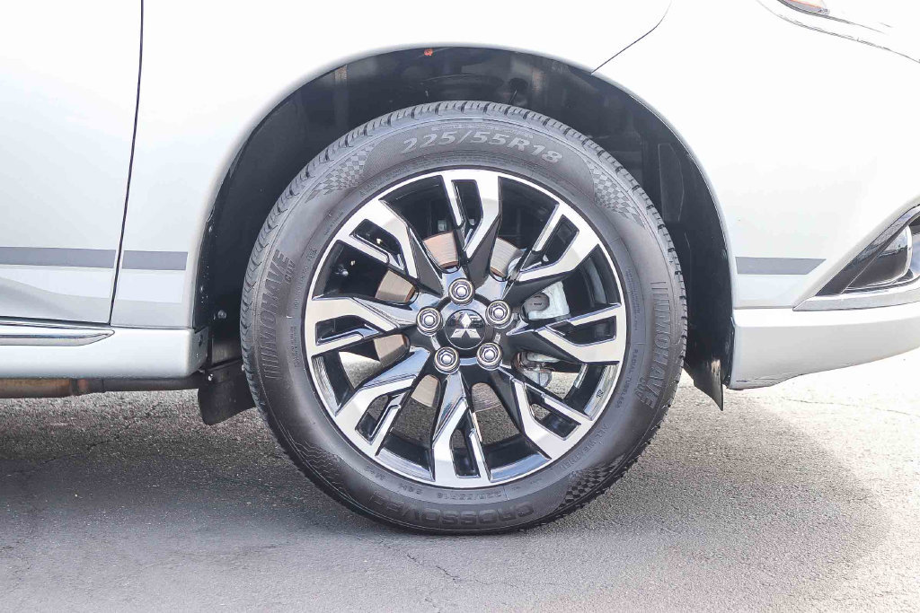 Used 2018 Mitsubishi Outlander GT AWD/4WD image 12