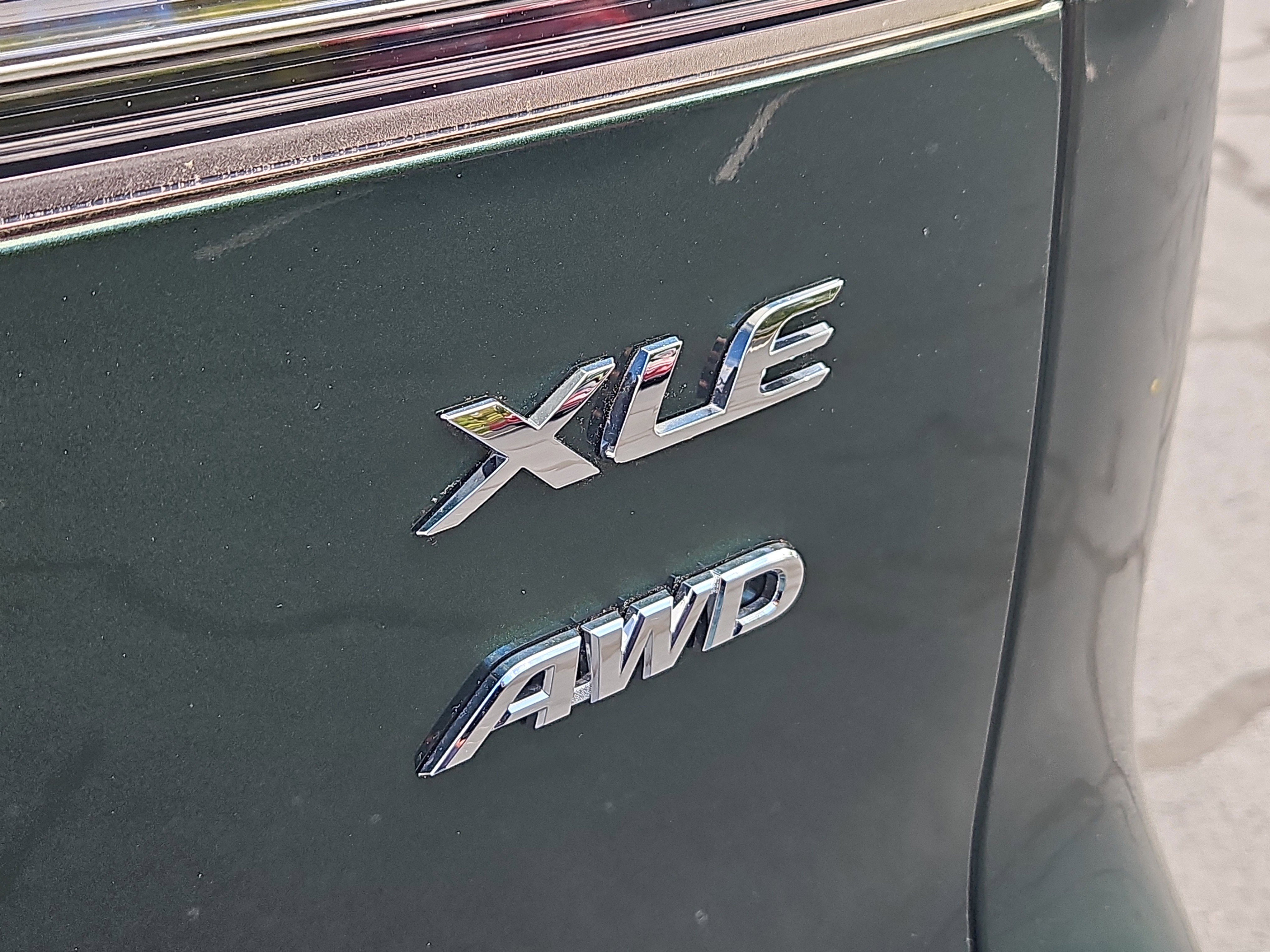 Used 2023 Toyota Corolla Cross XLE image 5