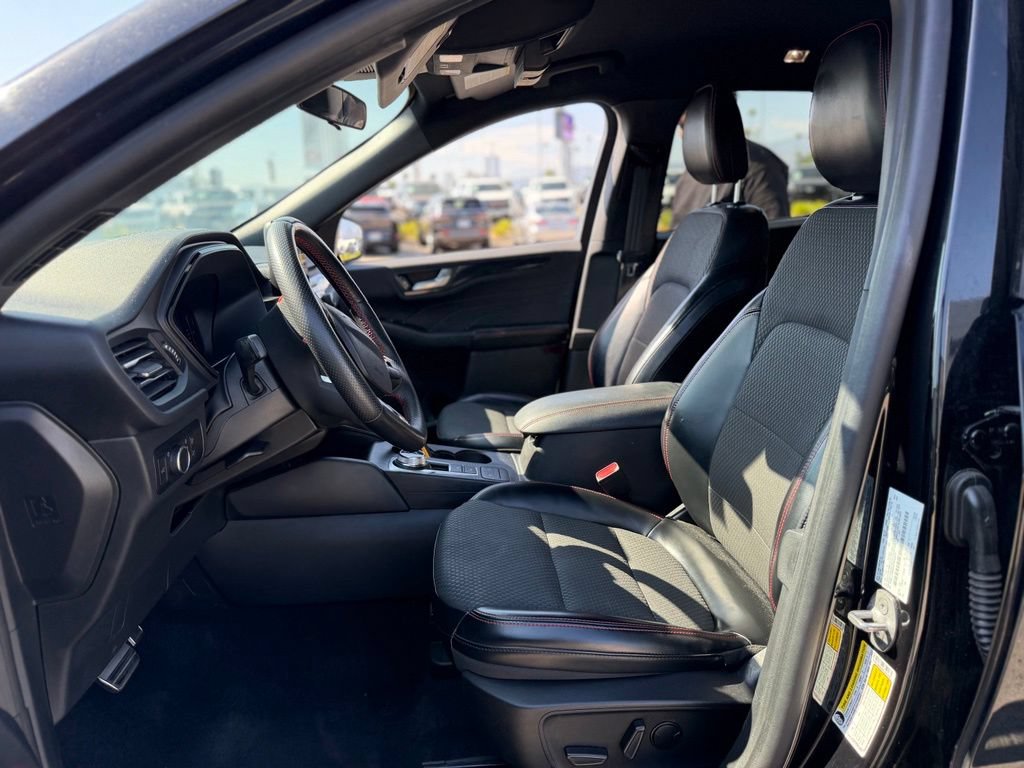 Used 2023 Ford Escape ST-Line AWD/4WD image 5
