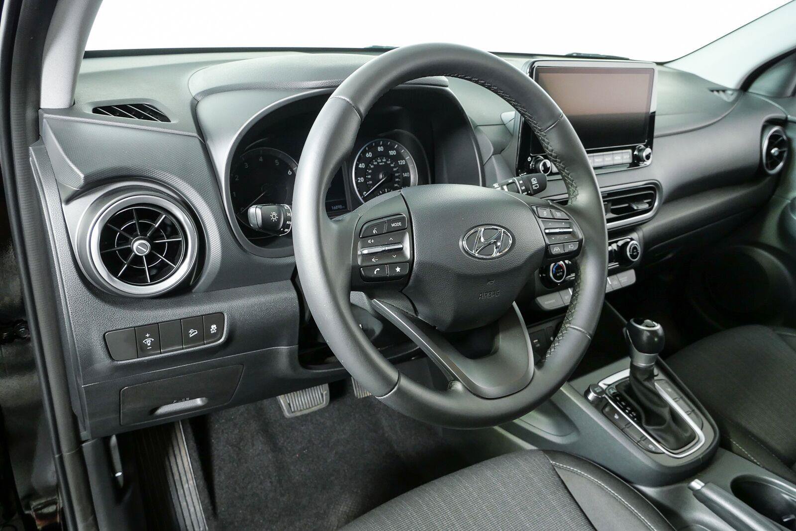 Used 2023 Hyundai Kona SEL w/ Convenience Package FWD image 4