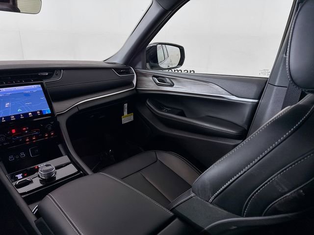 New 2025 Jeep Grand Cherokee Limited w/ Black Appearance Package image 22