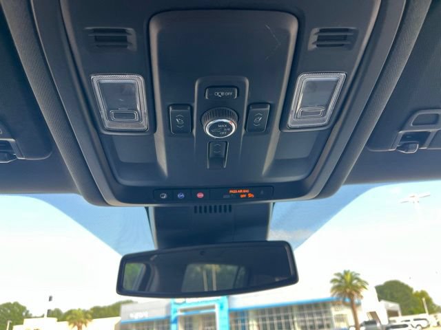 Used 2025 Chevrolet Suburban Premier RWD image 32