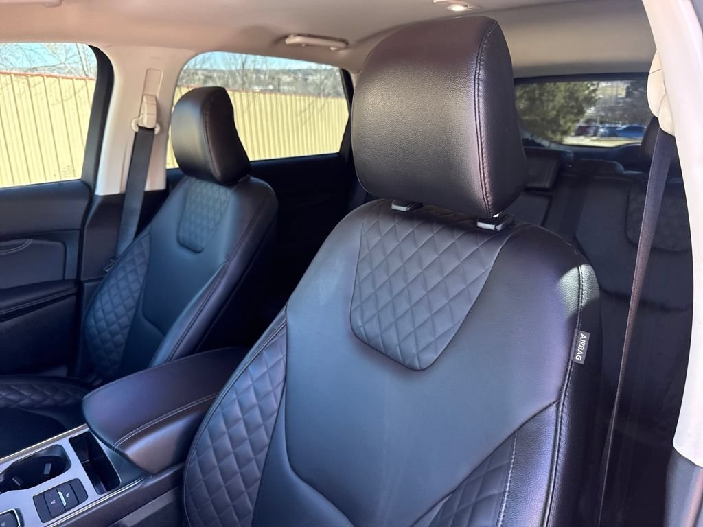 Used 2024 Ford Edge Titanium AWD/4WD image 14