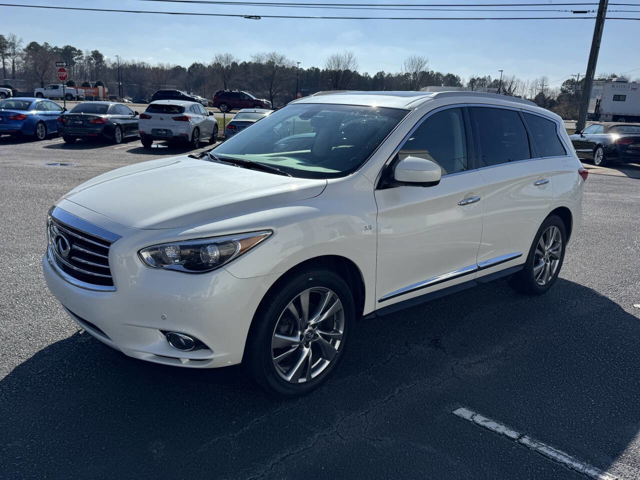 Used 2015 INFINITI QX60 AWD w/ Deluxe Touring Package image 3