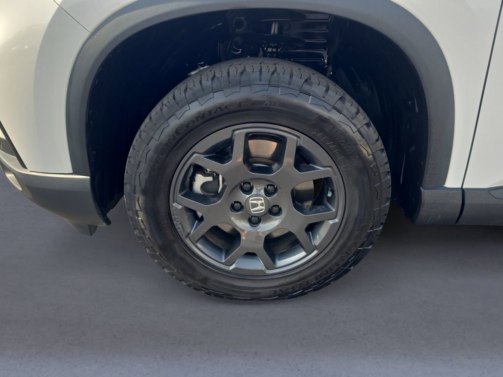 Certified 2024 Honda Pilot TrailSport image 9