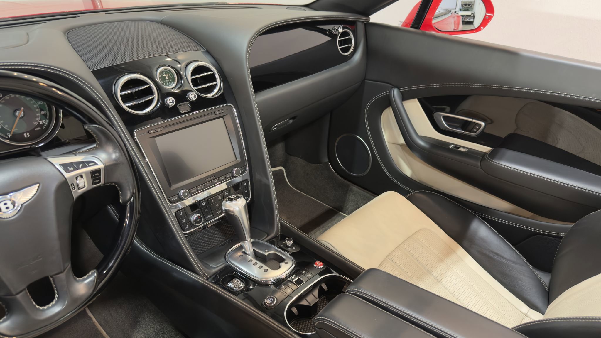 Used 2015 Bentley Continental GT image 59