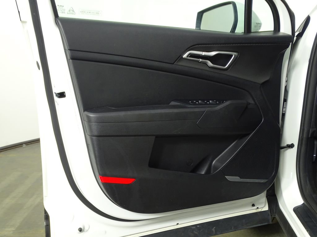 Used 2024 Kia Sportage LX image 16