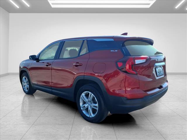 Used 2023 GMC Terrain SLE w/ LPO, Floor Liner Package FWD image 7